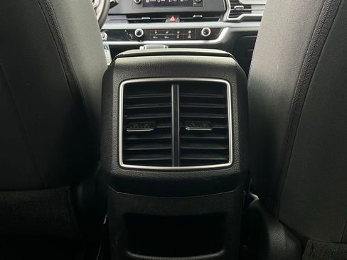 Used 2025 Kia Sportage LX FWD image 12