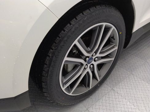 Used 2019 Ford Edge Titanium FWD image 31