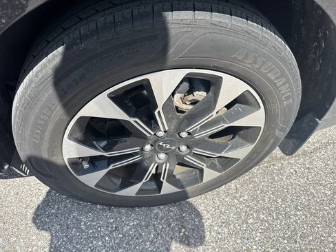 Used 2024 Kia Carnival EX FWD image 9