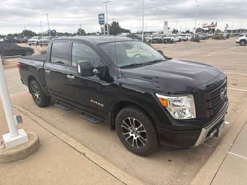 Used 2021 Nissan Titan SV w/ SV Convenience Package RWD image 4
