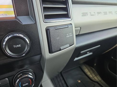 Used 2019 Ford F250 Lariat w/ Lariat Ultimate Package AWD/4WD image 21
