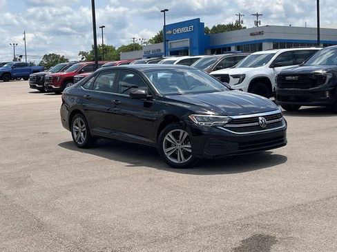 Used 2024 Volkswagen Jetta SE FWD image 2
