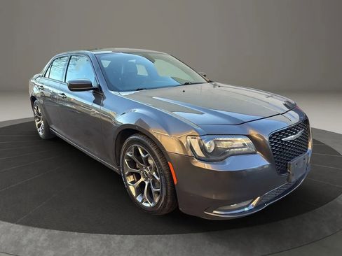 Used 2016 Chrysler 300 S image 3