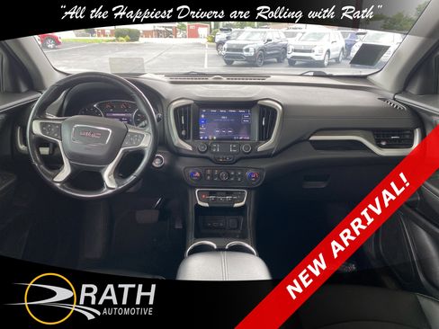 Used 2022 GMC Terrain SLT w/ Tech Package FWD image 17