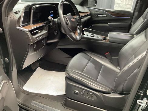 Used 2023 Cadillac Escalade Luxury AWD/4WD image 9