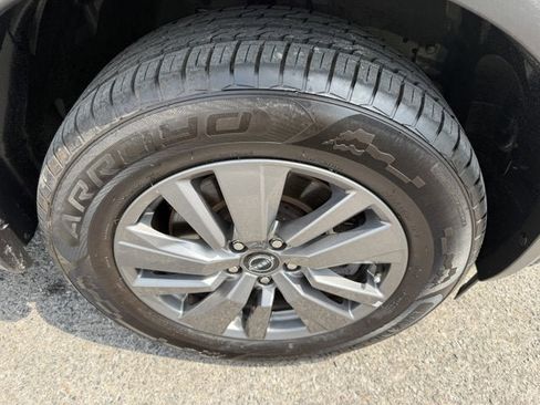 Used 2025 Nissan Pathfinder SV FWD image 5