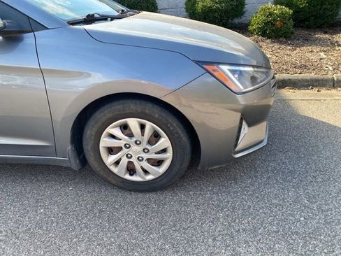 Used 2019 Hyundai Elantra SE image 22