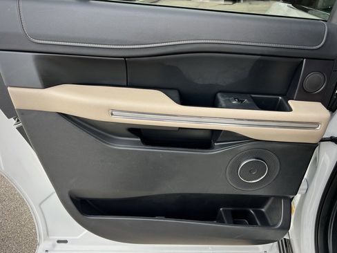 Used 2024 Ford Expedition Max Limited image 25