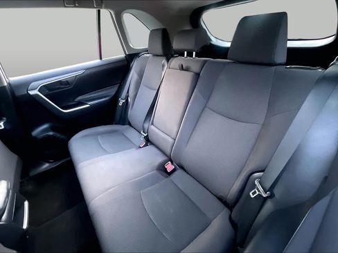 Used 2019 Toyota RAV4 LE FWD image 18