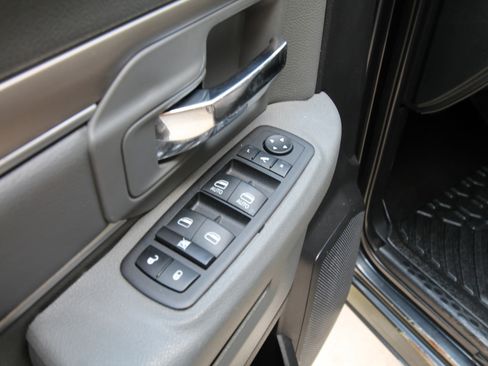 Used 2016 RAM 2500 SLT w/ Luxury Group AWD/4WD image 19