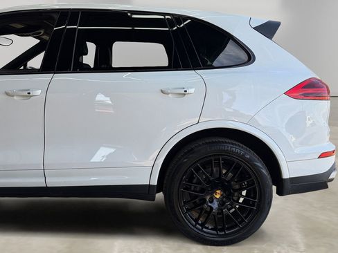 Used 2018 Porsche Cayenne Platinum Edition w/ Premium Package image 15