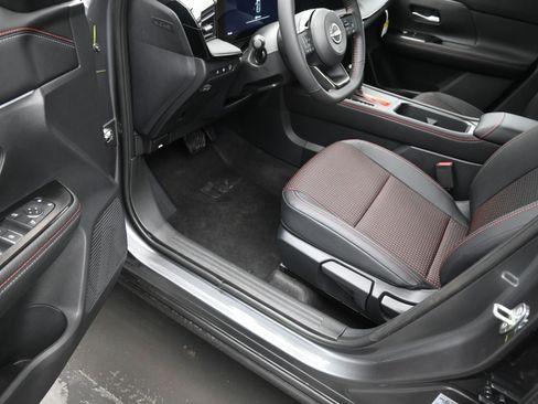 New 2026 Nissan Kicks SR w/ SR Premium Package FWD image 12