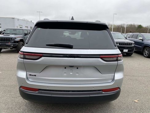 New 2026 Jeep Grand Cherokee Altitude image 4