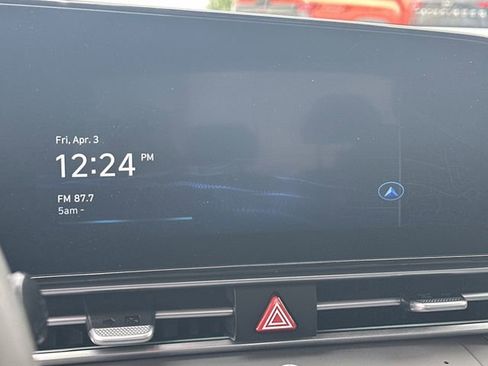 Used 2024 Hyundai Elantra SEL w/ Convenience Package image 14