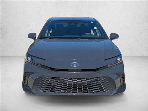 Used 2025 Toyota Camry SE image 2
