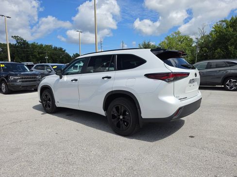 Used 2025 Toyota Highlander XLE AWD/4WD image 8