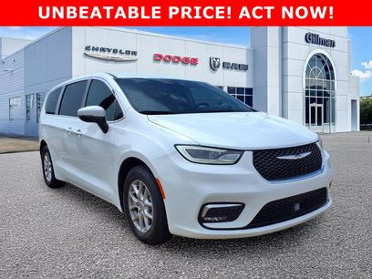 Used 2023 Chrysler Pacifica Touring-L