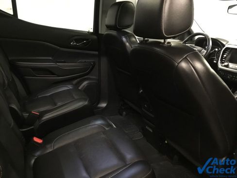 Used 2019 GMC Acadia SLT image 35