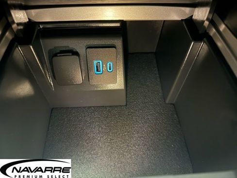 Used 2021 Ford Explorer XLT image 24