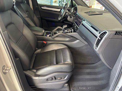 Used 2023 Porsche Cayenne AWD/4WD image 20