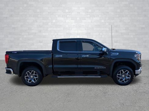 Used 2022 GMC Sierra 1500 SLT w/ SLT Convenience Package AWD/4WD image 3
