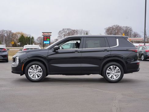 New 2026 Mitsubishi Outlander ES image 6