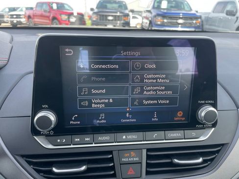 Used 2024 Nissan Altima 2.5 SR FWD image 17