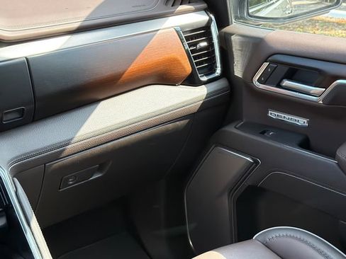 Used 2025 GMC Sierra 1500 Denali AWD/4WD image 16