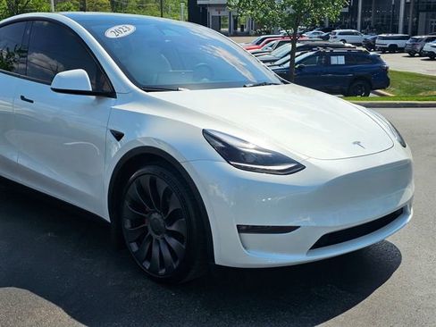 Used 2023 Tesla Model Y Performance AWD/4WD image 2