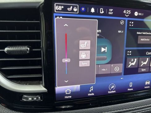 Used 2023 Chrysler Pacifica Touring-L w/ S Appearance Package image 4