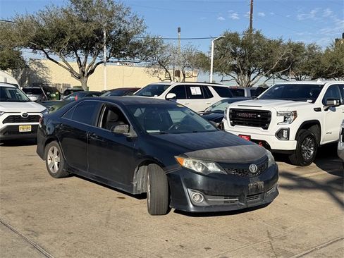 Used 2012 Toyota Camry SE image 3