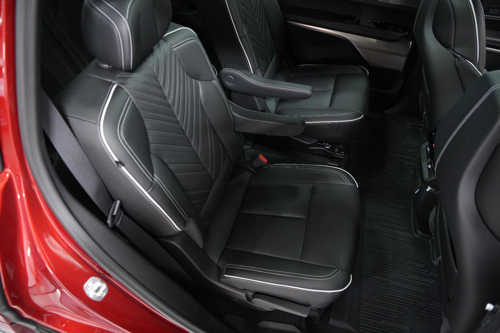 Used 2026 Cadillac Vistiq Platinum w/ LPO, Floor Liner Package AWD/4WD image 23