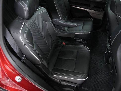 Used 2026 Cadillac Vistiq Platinum w/ LPO, Floor Liner Package AWD/4WD image 23