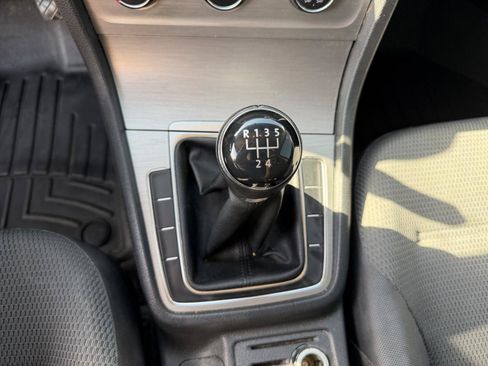 Used 2017 Volkswagen Golf Wolfsburg Edition FWD image 18