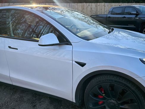 Used 2022 Tesla Model Y Performance image 19