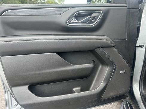 Used 2024 GMC Yukon SLT w/ SLT Luxury Package image 10