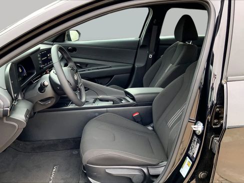 Used 2025 Hyundai Elantra Sport FWD image 8