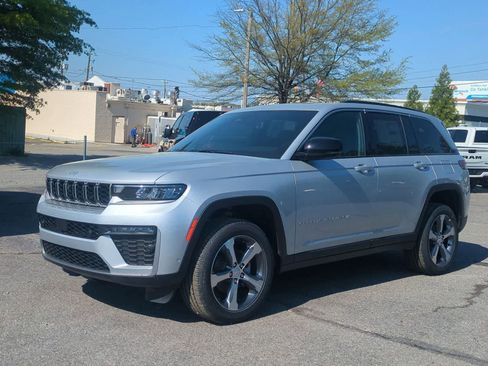 New 2026 Jeep Grand Cherokee Limited w/ Luxury Tech Group II AWD/4WD image 4