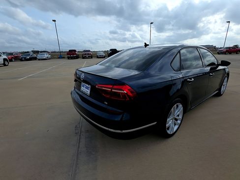 Used 2019 Volkswagen Passat 2.0T Wolfsburg w/ Wheels & Sunroof Package image 9