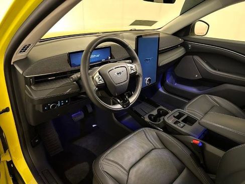 Certified 2025 Ford Mustang Mach-E Premium image 5