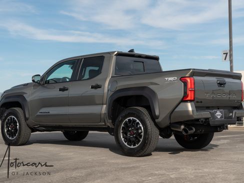 Used 2025 Toyota Tacoma TRD Off-Road image 38