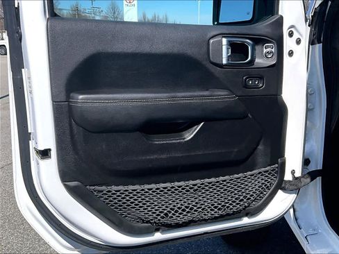 Used 2023 Jeep Gladiator Overland AWD/4WD image 9