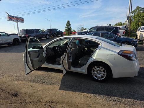 Used 2010 Nissan Altima 2.5 S w/ Convenience Plus Pkg image 21