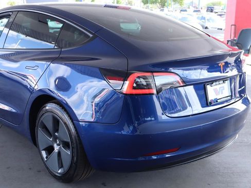 Used 2022 Tesla Model 3 Long Range AWD/4WD image 9