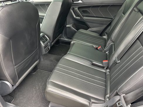 Used 2022 Volkswagen Tiguan SE R-Line AWD/4WD image 11