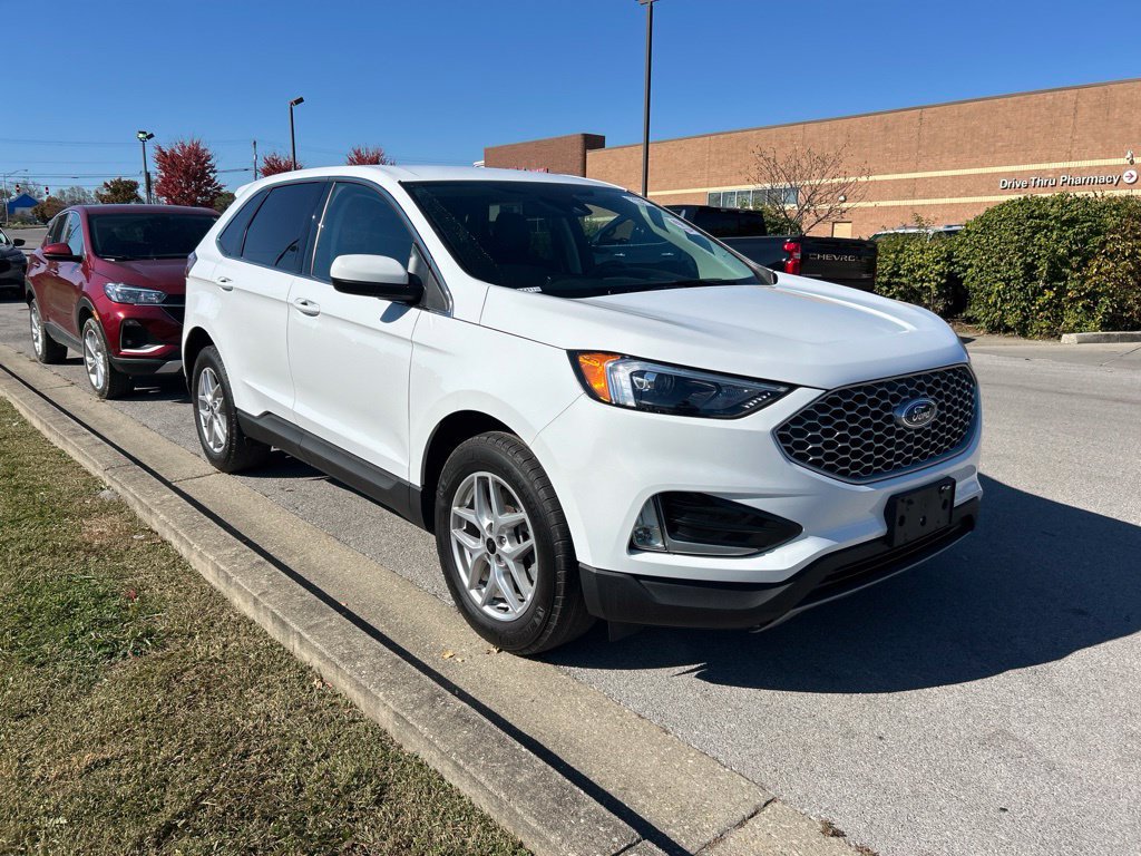Used 2024 Ford Edge SEL w/ Convenience Package AWD/4WD image 2