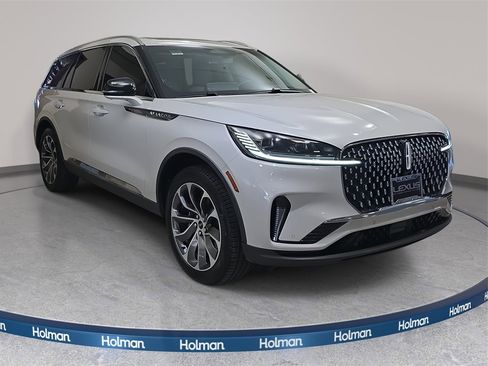 Used 2025 Lincoln Aviator Reserve w/ Illumination Package image 4