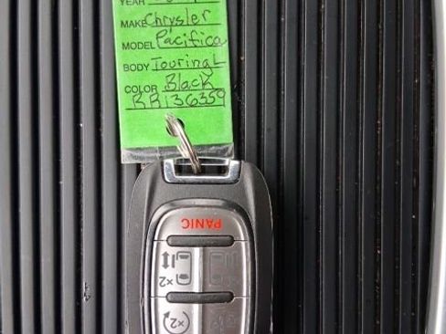 Used 2024 Chrysler Pacifica Touring-L image 20