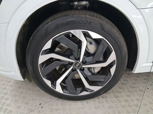 Used 2024 Audi Q8 e-tron Premium Plus w/ Premium Plus Package image 11