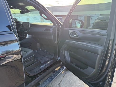 Used 2024 Chevrolet Suburban Z71 w/ Luxury Package image 26